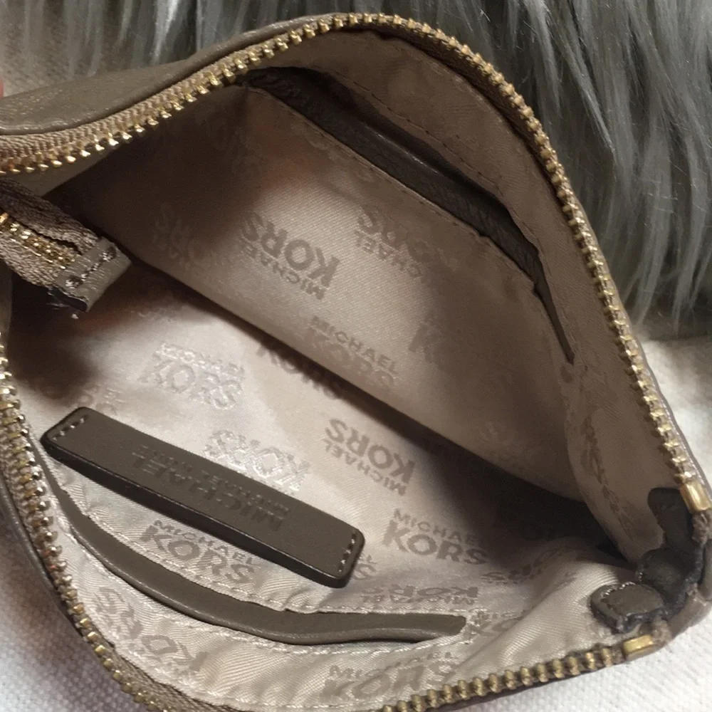 Michael Kors Fulton Wristlet